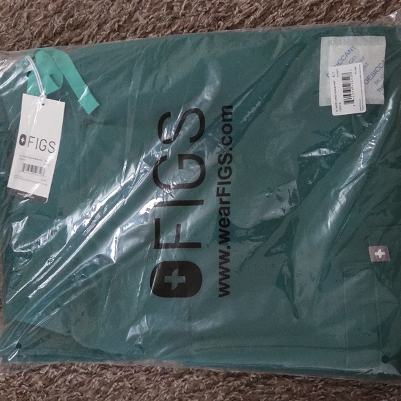 NWT Hunter Green Figs scrubs set - Picture 3 of 3